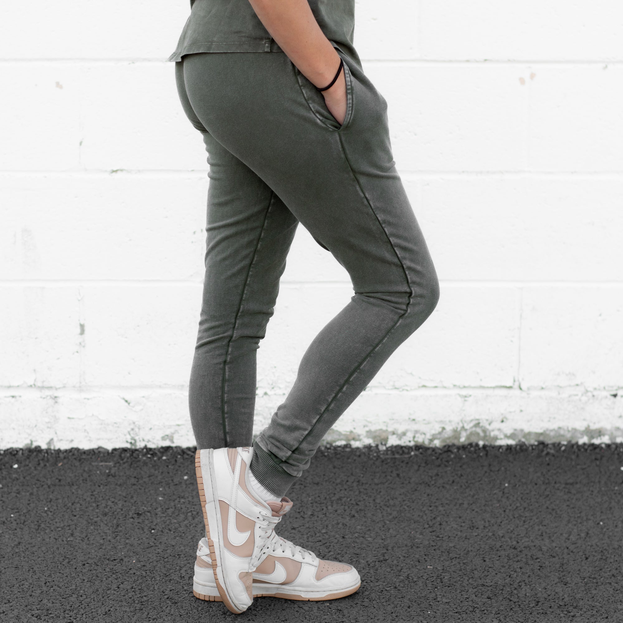 MAMA JOGGERS- Moss Snow Wash