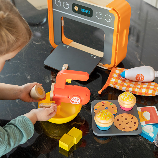 Pretendables Bakery Set by Fat Brain Toys #FA403-1
